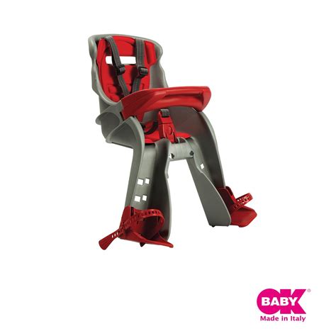 Bambino felice su seggiolino anteriore Ok Baby Orion