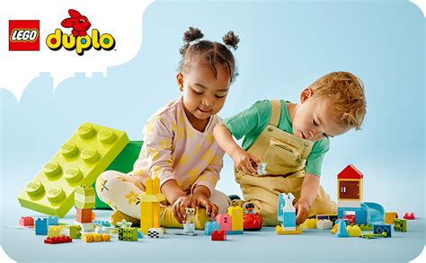 Illustrazione di diversi set LEGO DUPLO per bambini