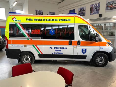Ambulanza della Croce Bianca con personale medico