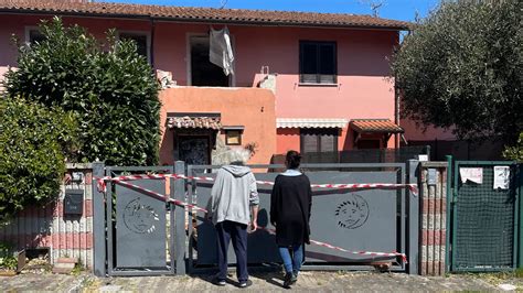 Scena dell'abitazione a Genzano dove è avvenuta l'aggressione