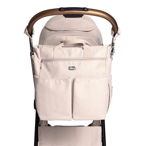 Vista d'insieme di diversi prodotti Inglesina: carrozzina, passeggino e borsa