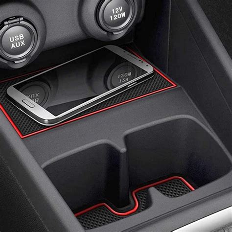 Dettaglio tappetini e protezioni console
