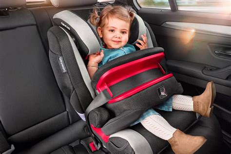 Bambino sicuro in seggiolino auto
