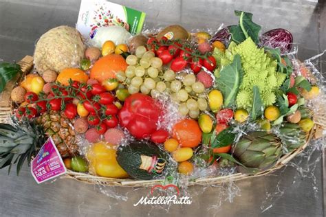 Ingredienti biologici in un cesto