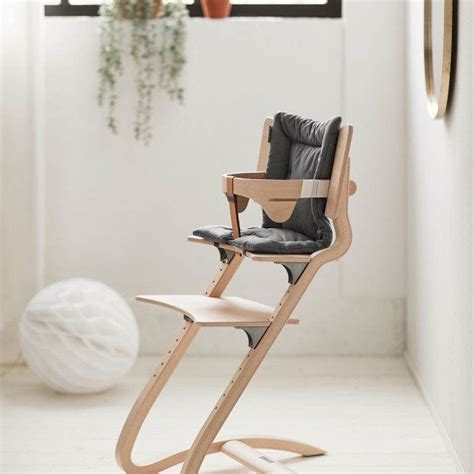 Seggiolone Leander in un ambiente domestico minimalista scandinavo