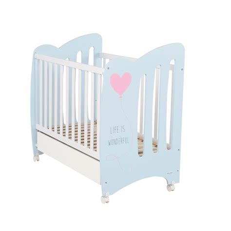 Micuna Wonderful crib with heart balloon detail in a pink nursery