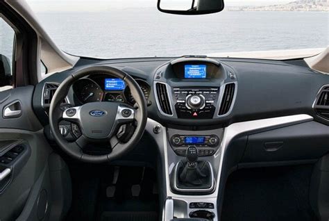 Interni Ford C-Max con sistema SYNC