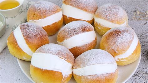 Maritozzi farciti con panna