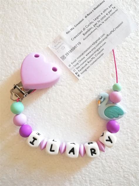Catenella portaciuccio artigianale con nome inciso su sfere in silicone