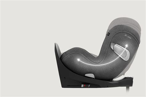 Vista laterale del seggiolino Cybex Sirona T i-Size montato in auto
