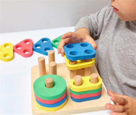 Giocattoli per bambini che simboleggiano la distrazione