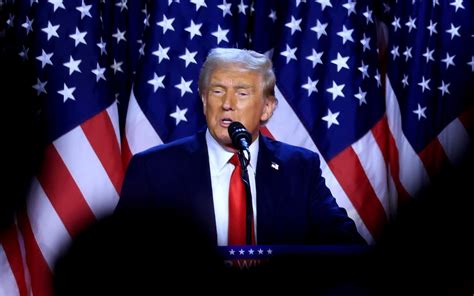 Donna che usa un tiralatte