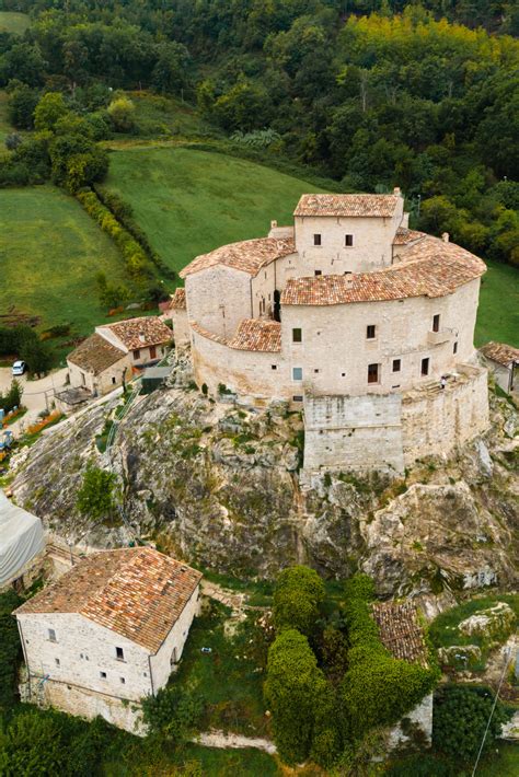 Veduta architettonica di Castel di Luco