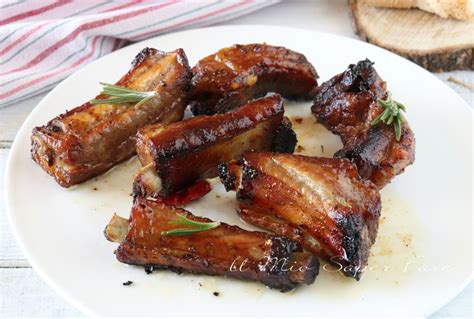 costine marinate al miele con guarnizione di ravanelli