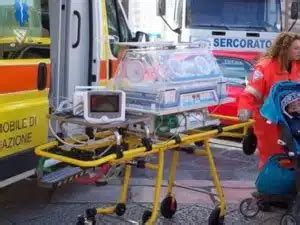 Ambulanza attrezzata per il trasporto pediatrico neonatale