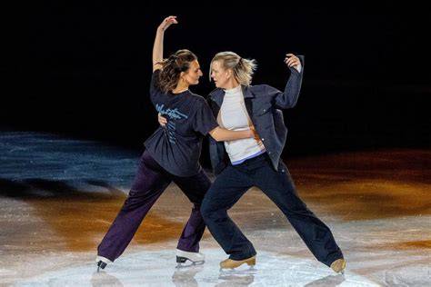 Gabriella Papadakis e Madison Hubbell durante un'esibizione