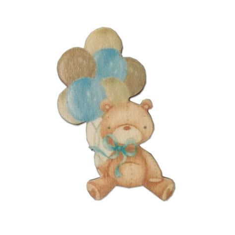 Dettaglio ravvicinato di una decorazione a orsetto grigio intagliata sul legno della culla