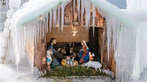 infografica che mostra le somiglianze strutturali tra ninne nanne e lamentazioni funebri