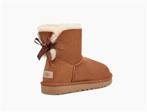 Stivali UGG Bailey Bow nocciola con fiocchi posteriori