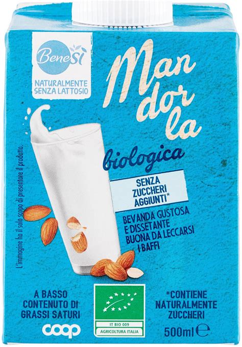 Confezione di bevanda alla mandorla biologica su un tavolo da cucina