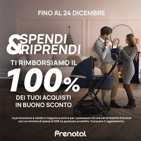Una famiglia serena che fa shopping in un negozio Prénatal moderno e luminoso
