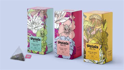 Una serie di body personalizzati in diverse varianti di colore e grafica, pronti per essere confezionati come regali