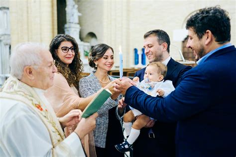 Battesimo: Genitori che pianificano una festa