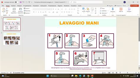 Sequenza di lavaggio del corpo del neonato con spugna