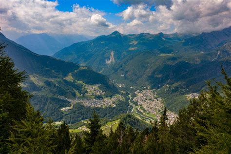 paesaggio panoramico della Valmalenco con le sue vette maestose