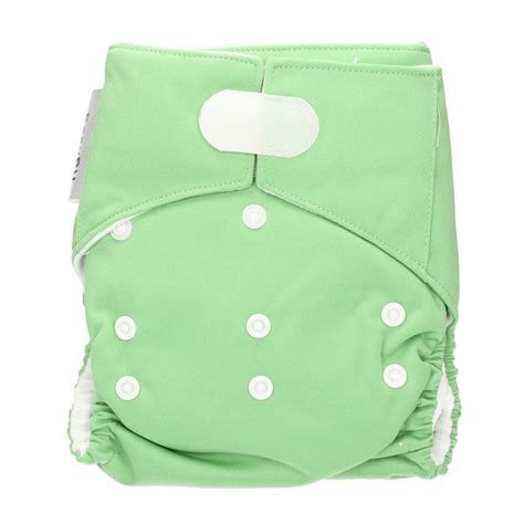Bambino che indossa pannolino lavabile EasyPu colorato