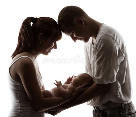 Famiglia felice con neonato