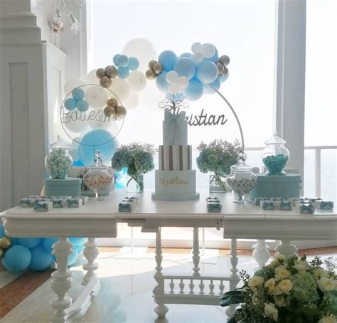 decorazione tavola per un battesimo con colori coordinati