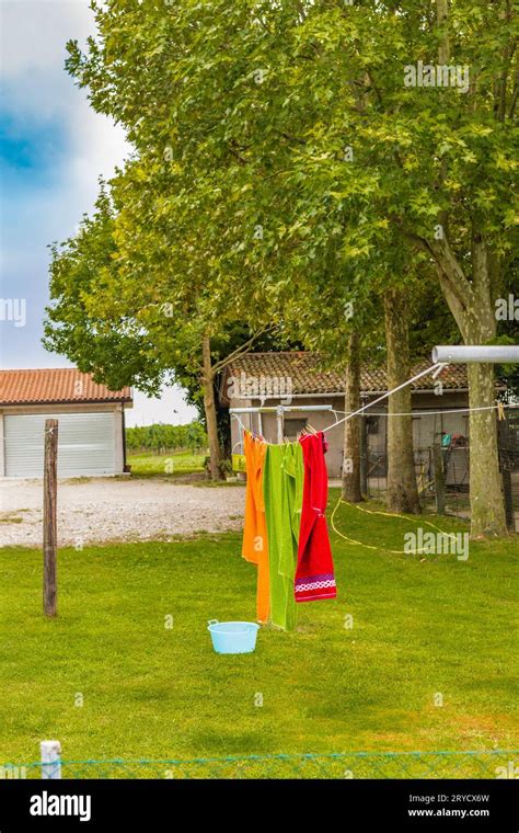 Tutina Baby Mop appesa ad asciugare dopo il lavaggio