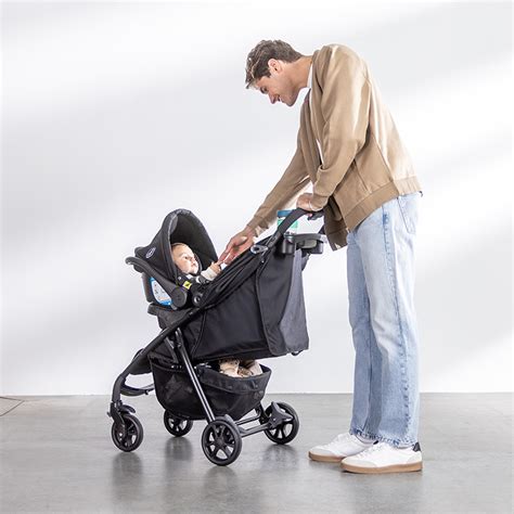 Passeggino Nova in modalità travel system con seggiolino auto