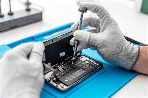 Strumenti per la riparazione schermo smartphone