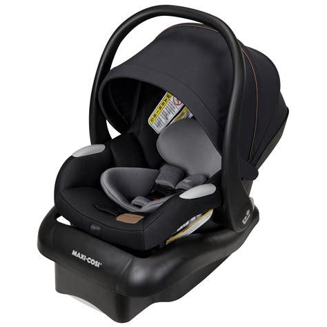 Maxi-Cosi car seat in feeding position