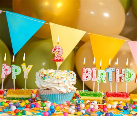 torta di compleanno colorata per un bimbo di due anni