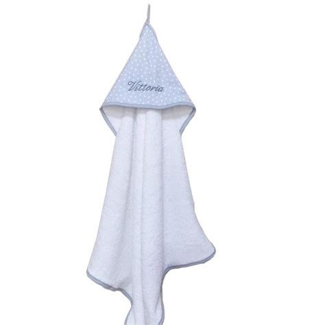 Dettaglio di un accappatoio per neonato con stampa di Topolino e bordatura a fantasia Vichy