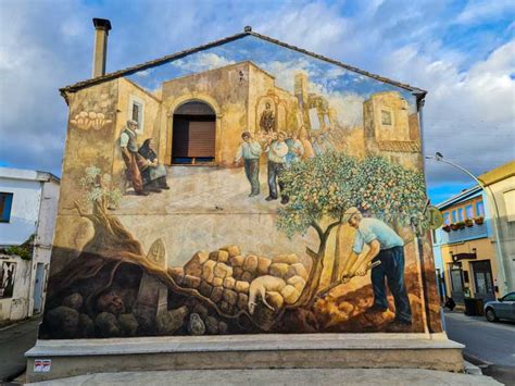 veduta panoramica di San Sperate con i suoi iconici murales