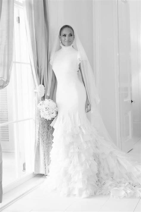 Jennifer Lopez in abiti da sposa Ralph Lauren