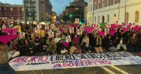 Manifestazione per il diritto all'aborto