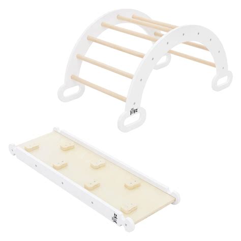 rappresentazione grafica di un arco Montessori in legno posizionato in una stanza gioco luminosa