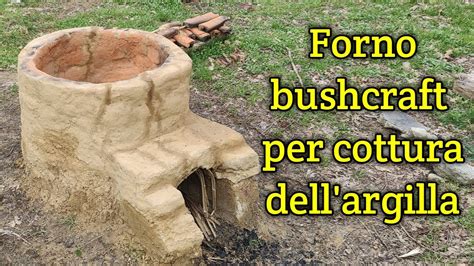 Ricostruzione di un antico biberon preistorico in argilla a forma di animale