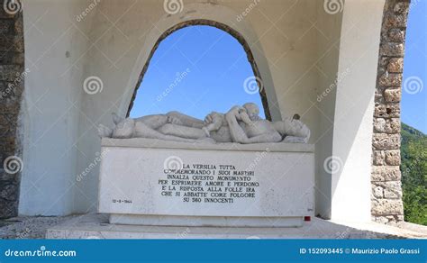 Monumento Ossario di Sant'Anna di Stazzema al tramonto