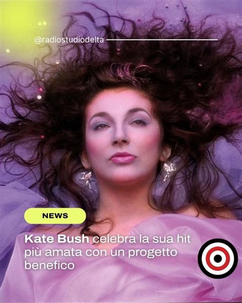 Kate Bush con un look iconico e teatrale