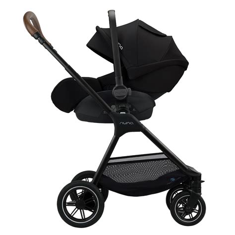 Nuna Triv Next in ambiente urbano