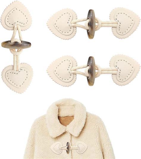 dettaglio dei bottoni di fissaggio della fodera Chicco