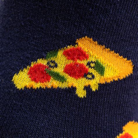 Scatola di calzini colorati e ordinati