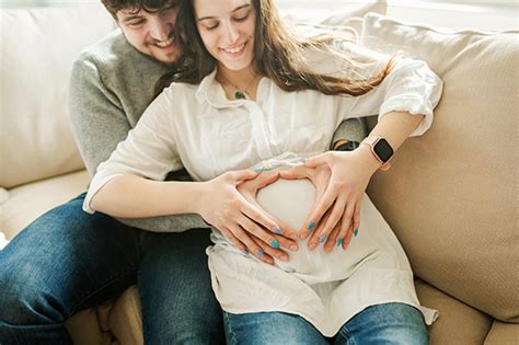 Coppia in attesa, simbolismo della diagnosi prenatale