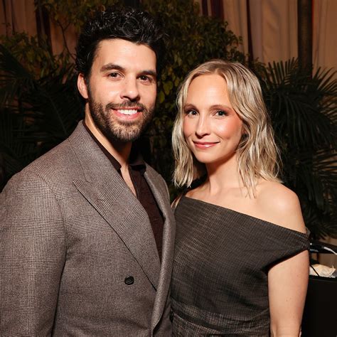 Candice King annuncia la sua gravidanza sui social media